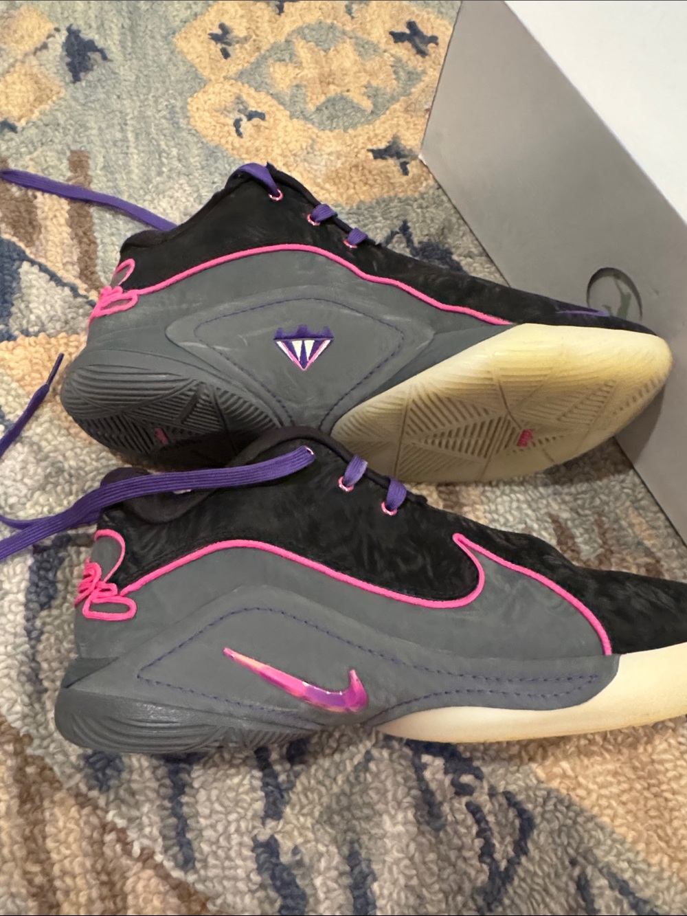 Nike LeBron XXII Basketball Sneakers - Picture 4 of 9